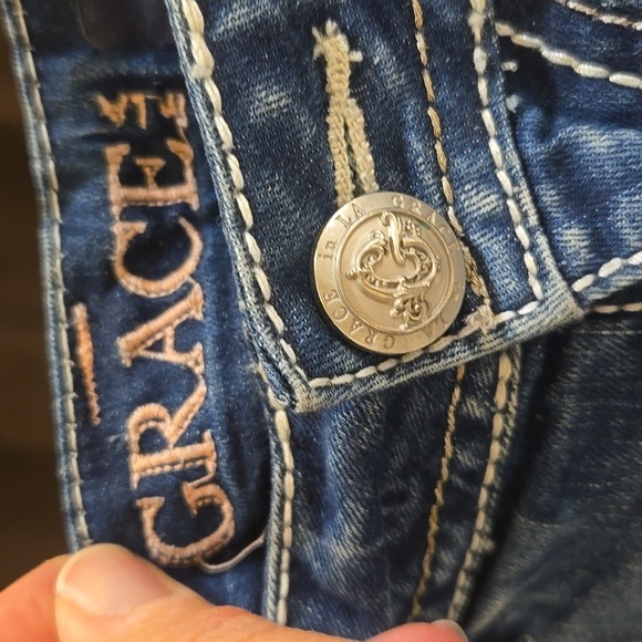 Grace in LA jean shorts, 28, embroidered - Picture 4 of 4